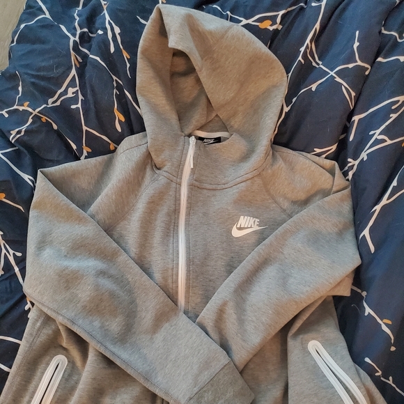 Nike Sweaters - Nike sweater